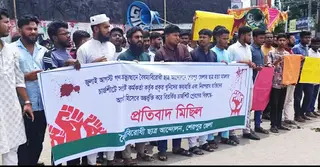 খুনিদের অব্যাহতি দিয়ে নিরপরাধকে আসামি করে চার্জশিটের অভিযোগ; শেরপুরে প্রতিবাদ মিছিল